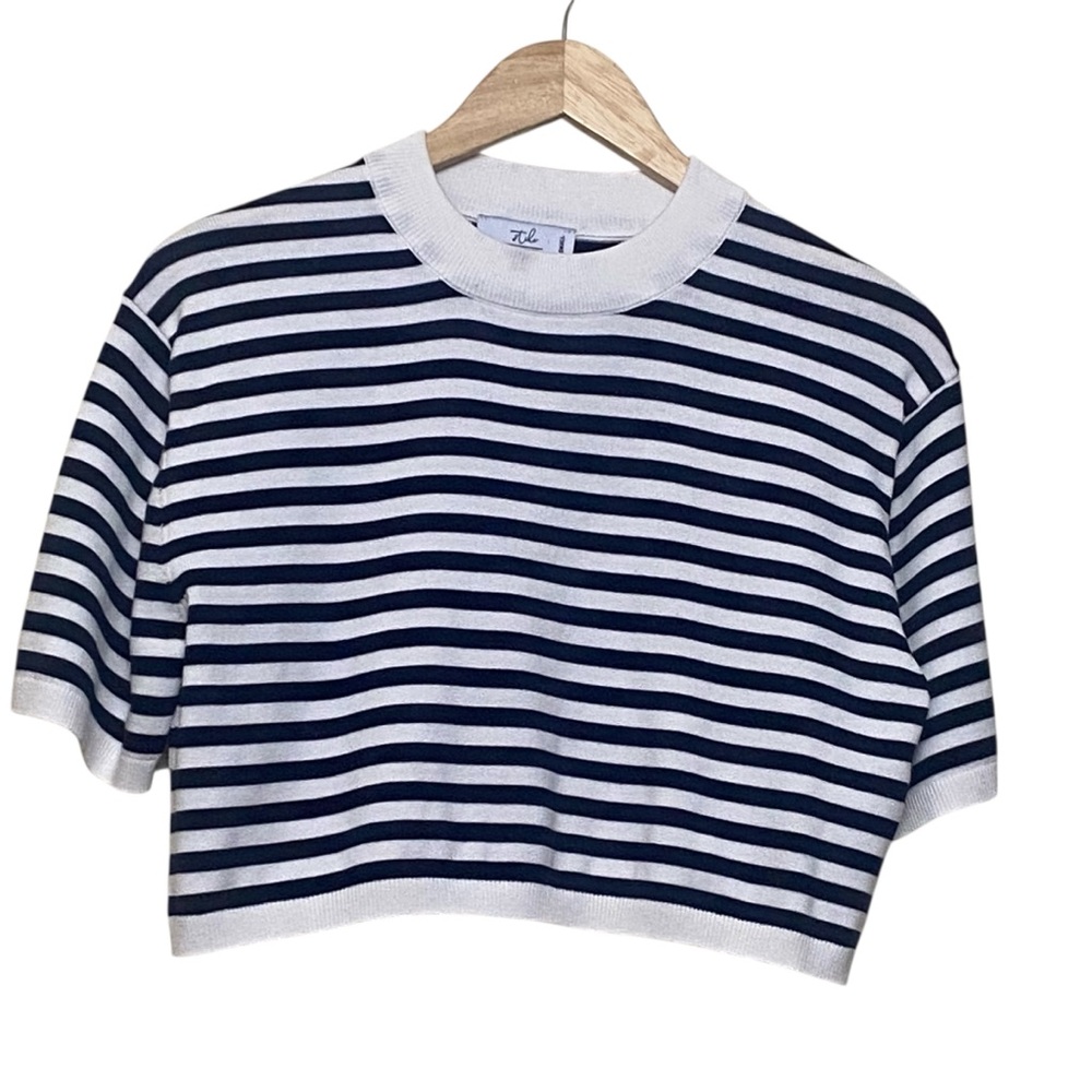 Stile Collection Navy and White Striped Knitted Cropped Top Sz S